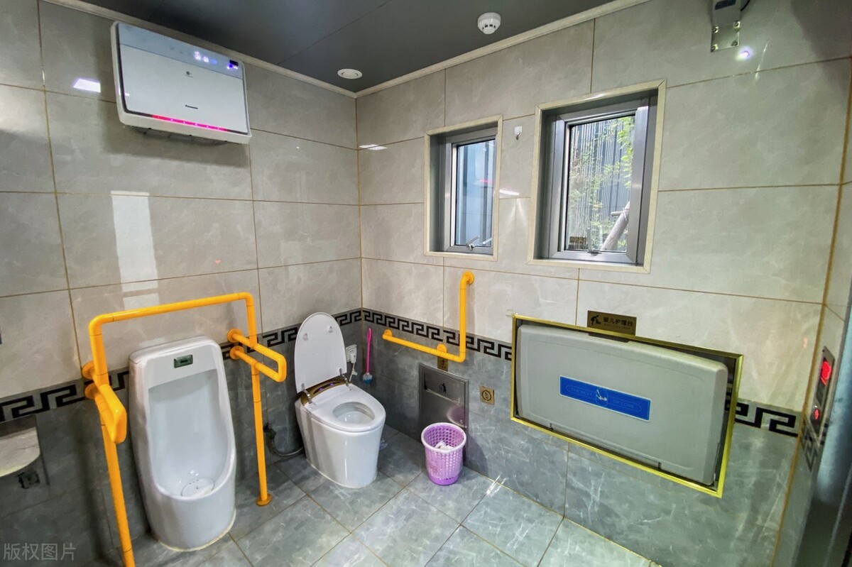 智能马桶对比传统马桶冲水方式,qe8智能马桶对比线下哪款