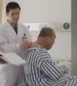 62岁大叔喝出河马脖,辽宁男子喝酒成河马