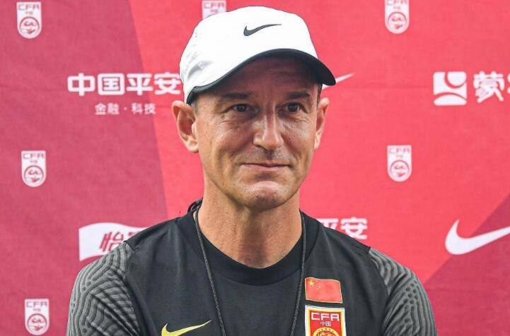 国足新帅正式亮相谈执教理念,多位国脚请假拒绝参加集训