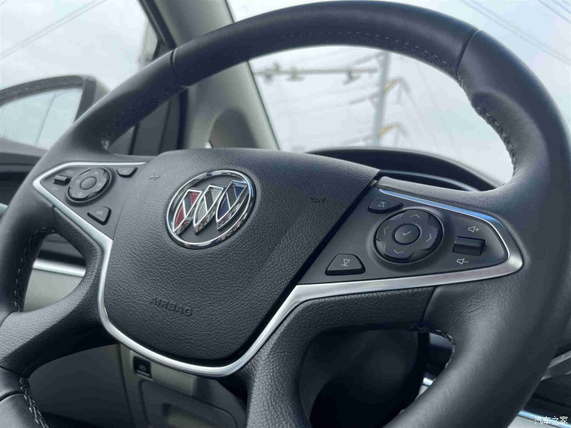 对比试驾gl8与m8,20年以上的老gl8值得购买吗