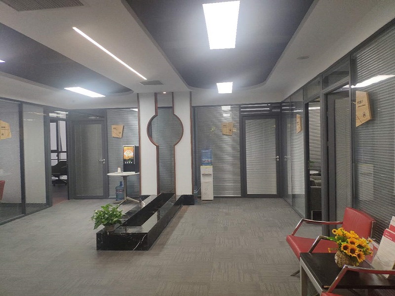 办公室装修百叶玻璃隔断,办公室玻璃隔断墙效果图大全