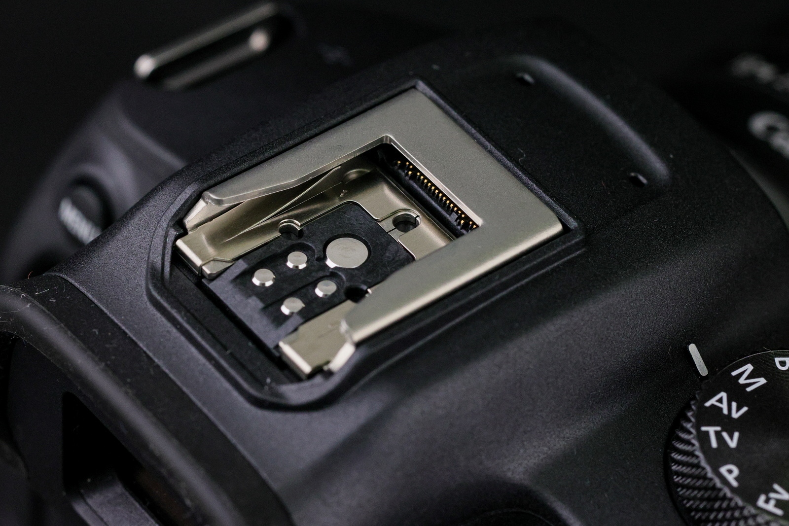 佳能eosr7目前值得买吗,佳能eosr7优缺点