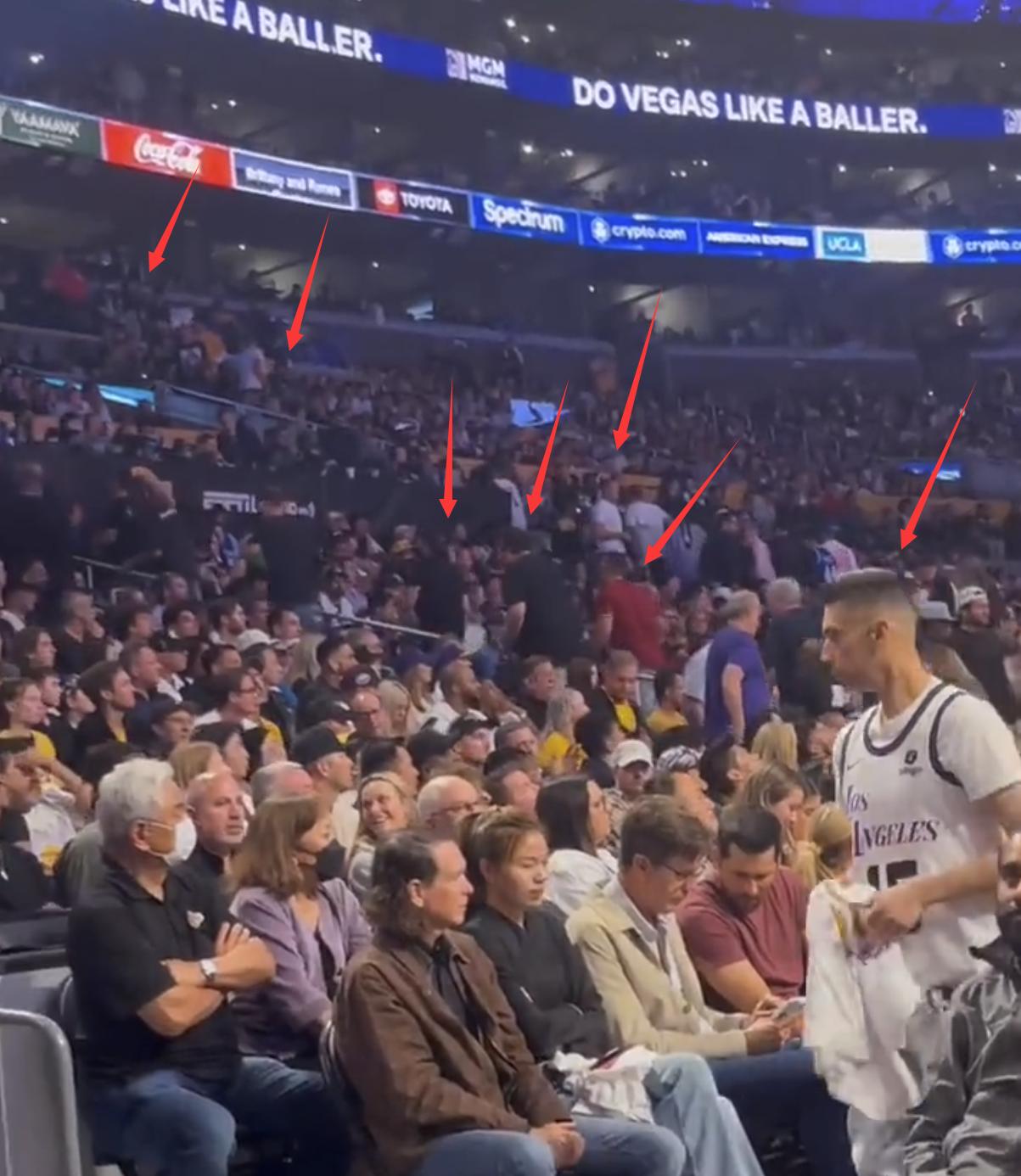 湖人球迷提前离场大逆转鹈鹕,湖人球迷提前离场