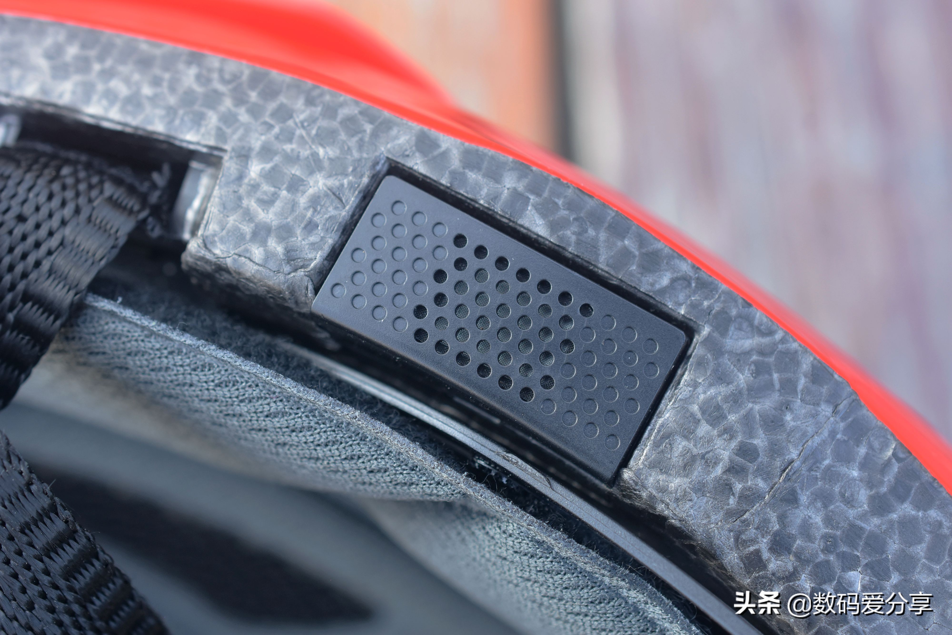 颠覆传统设计的头盔,helmetphonemt1neo智能骑行头盔