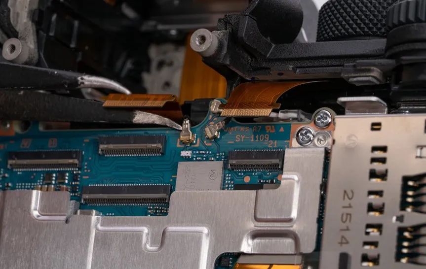 又来搞事情了！索尼α1硬核拆机