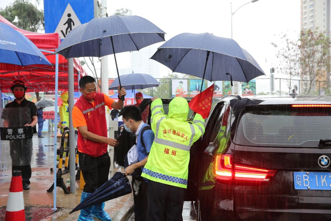 服务人民不歇，红星之光不灭