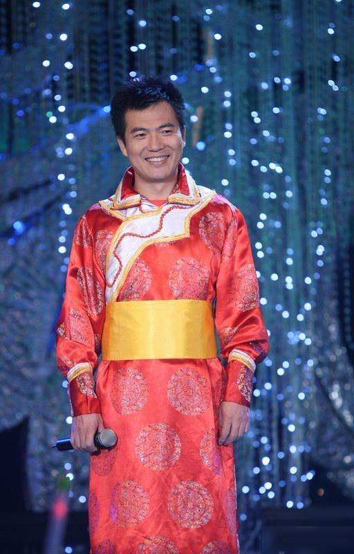 主持人黄健翔当年事件,黄健翔名嘴