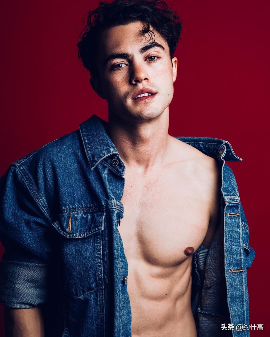 高颜值男模维密,维密秀腹肌男模