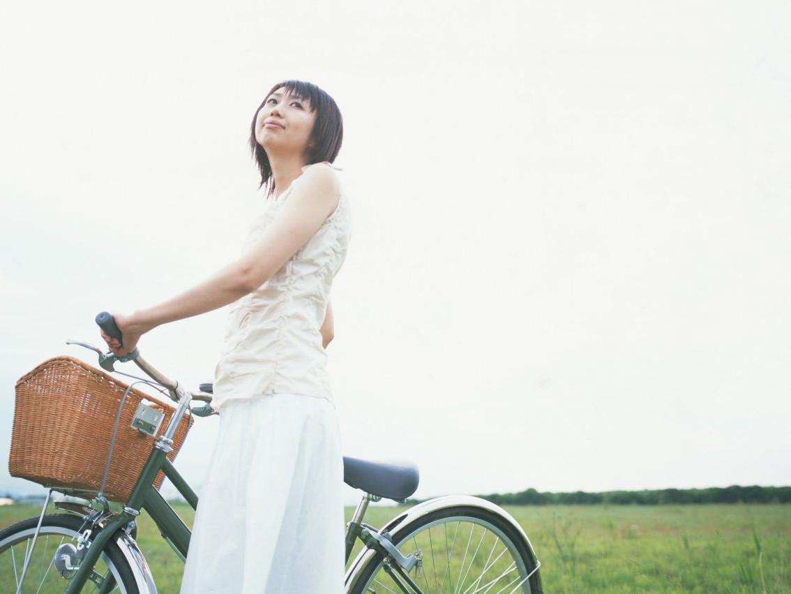 女性有些地方长痘痘是什么原因,女人下部长痘痘什么原因