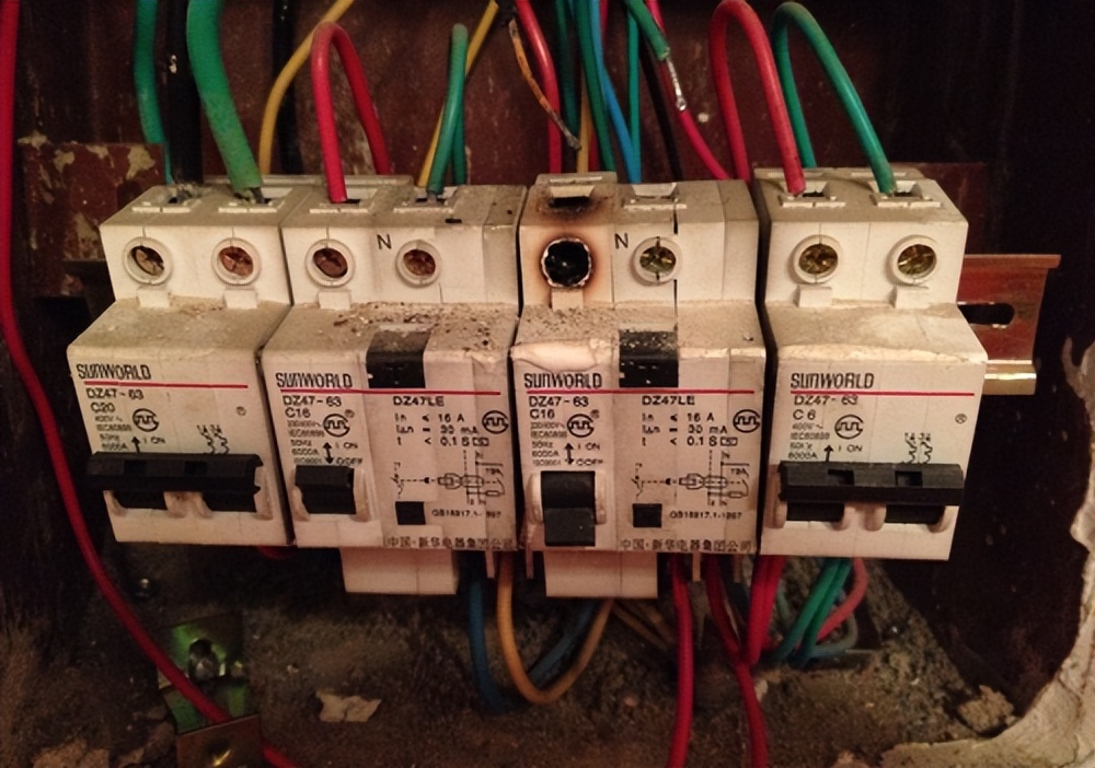 家庭电路开关跳闸原因,家中总开关跳闸的原因和解决方法