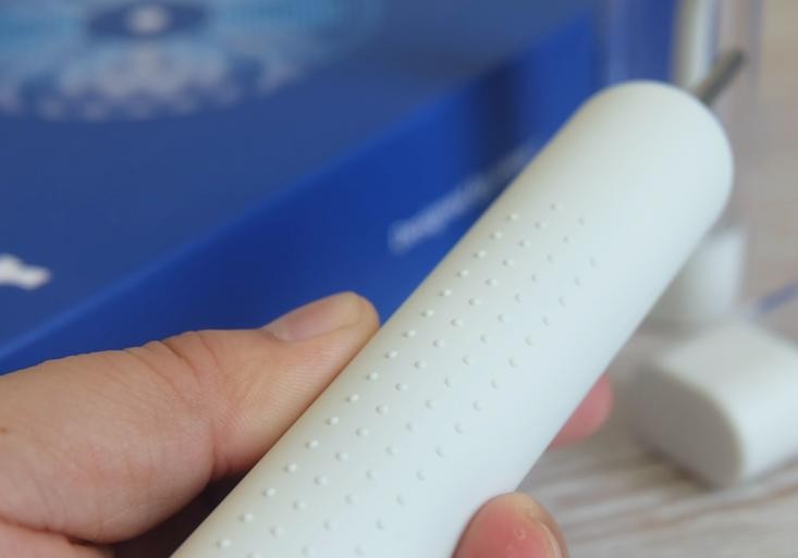 如何使用声波电动牙刷,声波电动牙刷使用正确方法