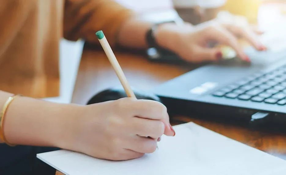 商务英语对话日常,英语对话关于货物的物流最新情况