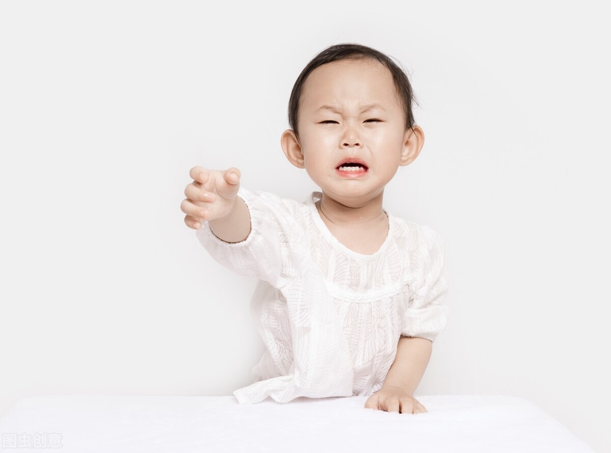 秋季小孩呕吐的原因及止吐的方法,小儿不明原因呕吐怎么回事