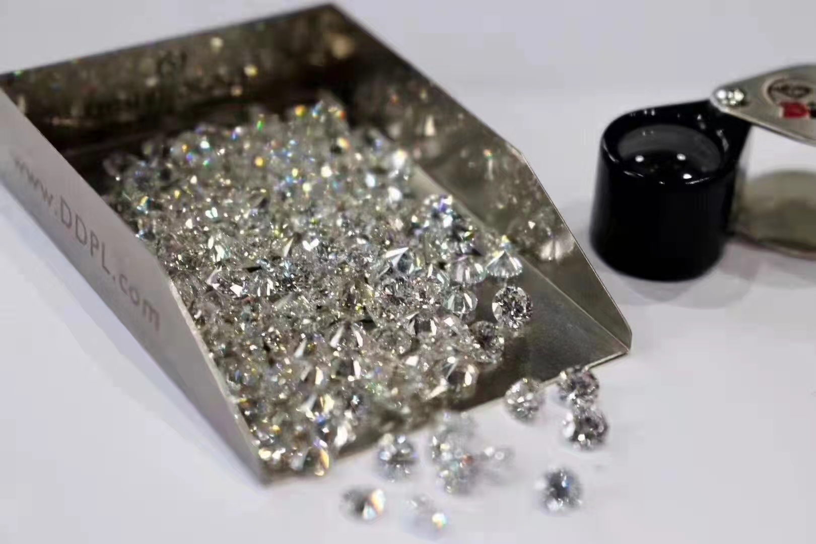 预算在30004000左右怎么挑选钻戒,1万9千买30分钻戒贵吗