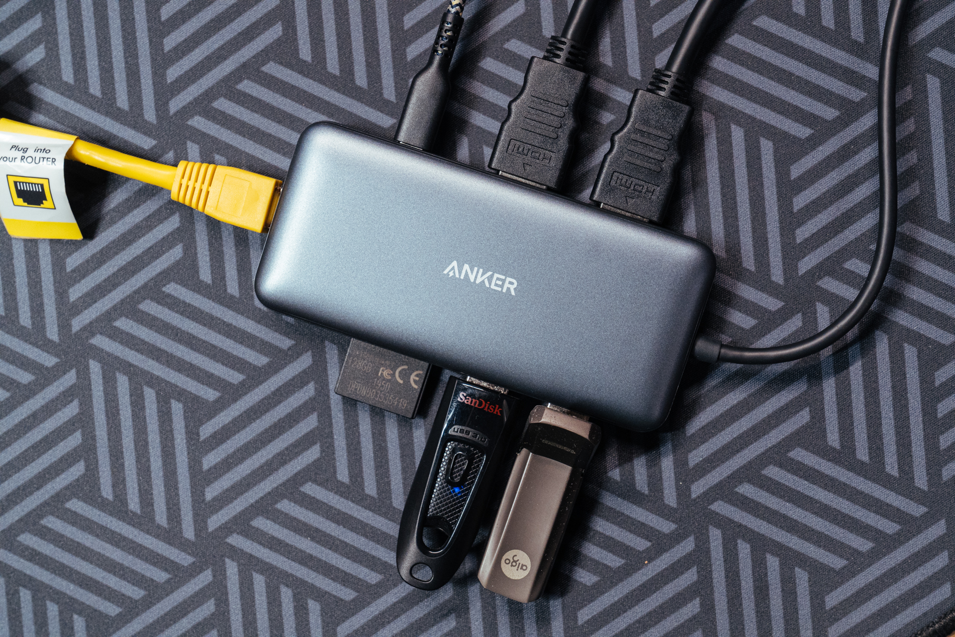 自己办公桌面布置,最简单的办公室桌面布置图