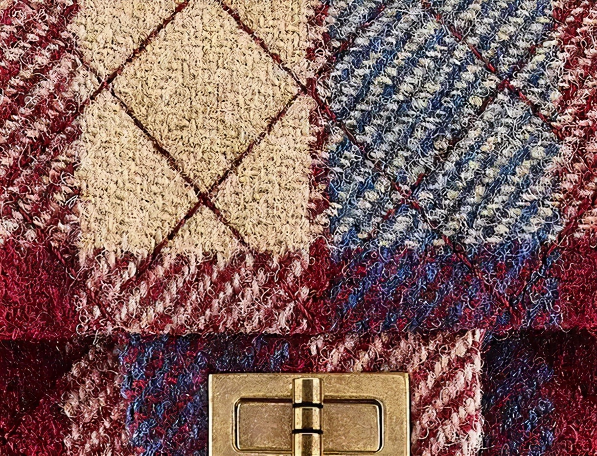 香奈儿鱼子酱的大球皮是什么皮质,香奈儿cf小号皮质是硬的还是软的