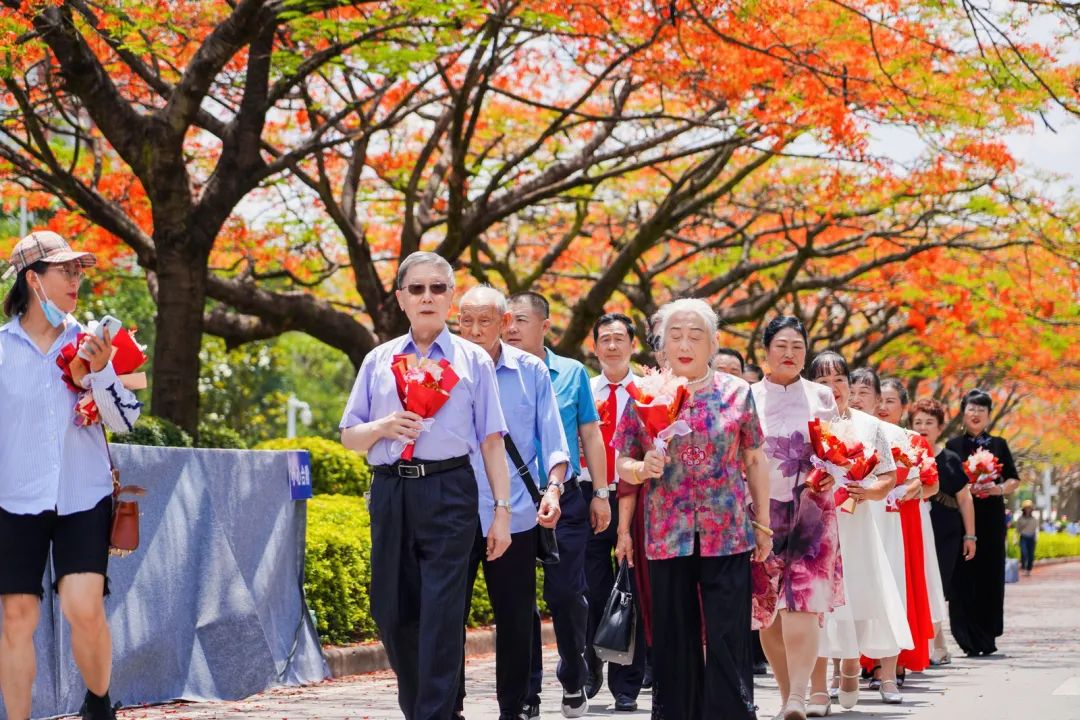 “1314”“520”！“一生一世，我爱你！”