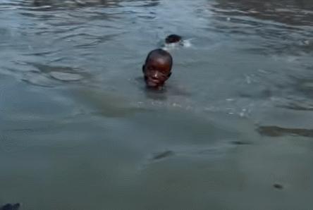 世界上最大的水上贫民窟纪录片,世界上最大的水上贫民窟是