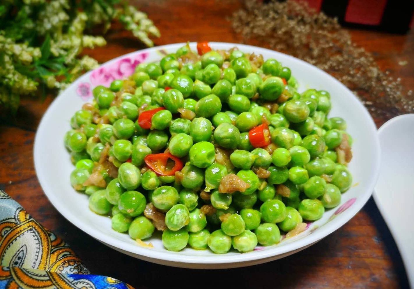 儿童吃什么叶黄素对眼睛好,预防近视要多吃含叶黄素的食物