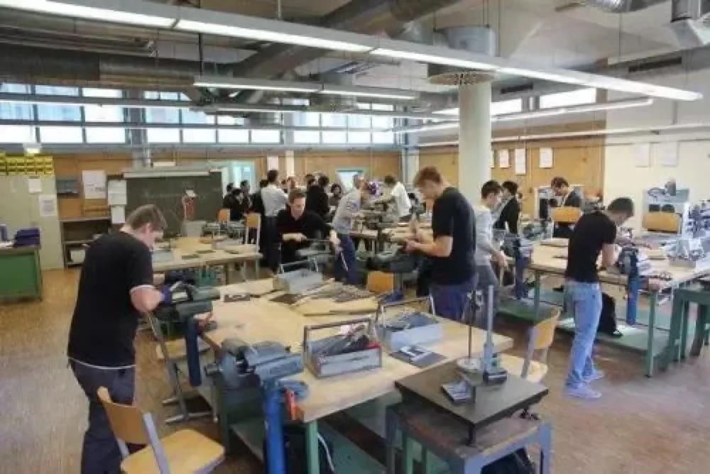 漂洋过海上大专,德国双元制职业教育要求