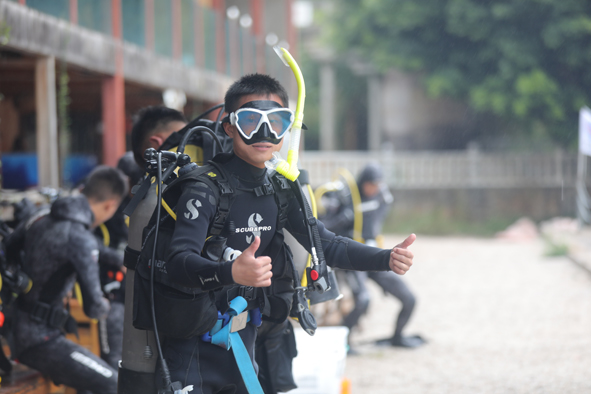 勇立潮头，他们是*破爆**专业的全能战士