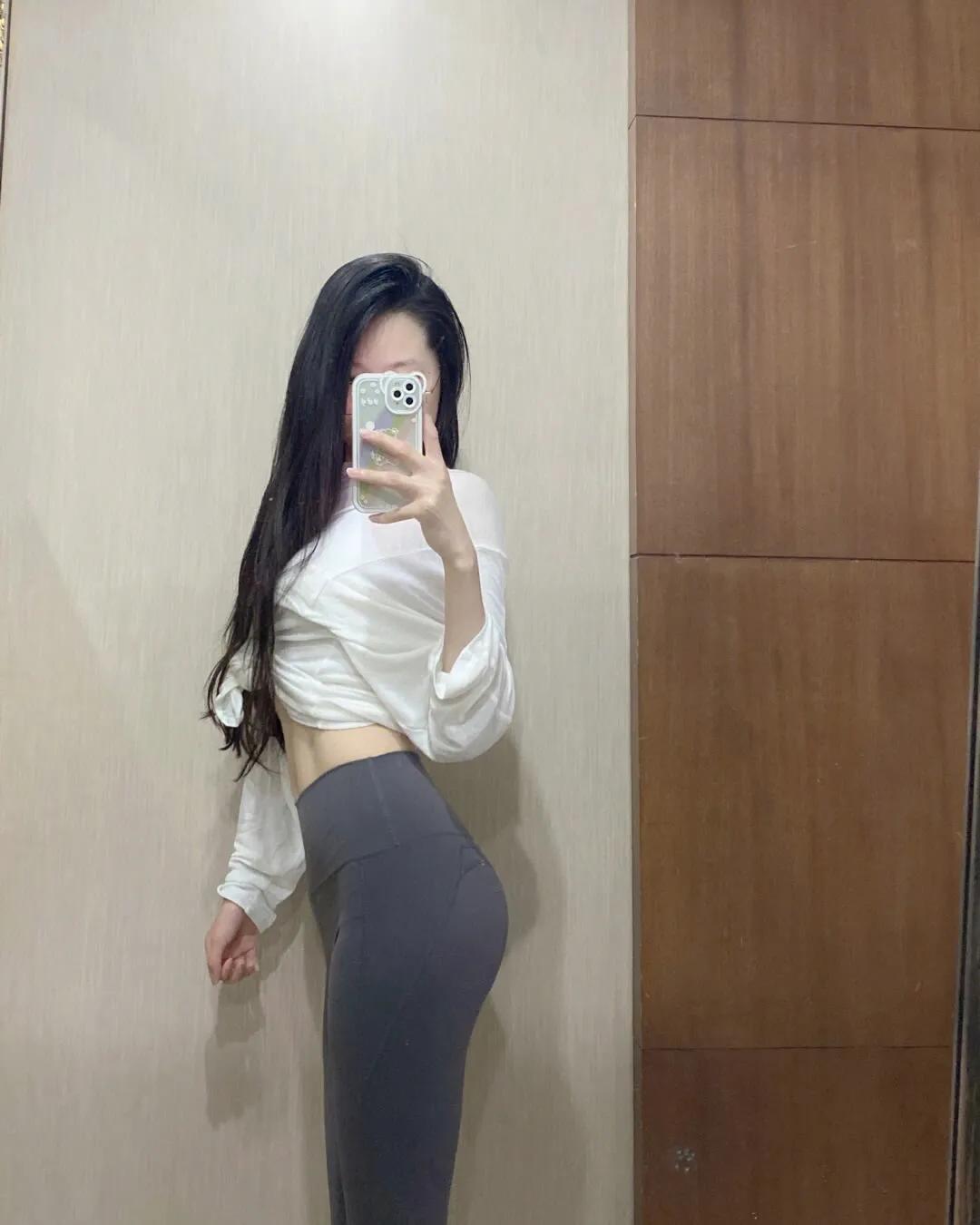 女神漂亮自拍照,美女健身自拍照高级感