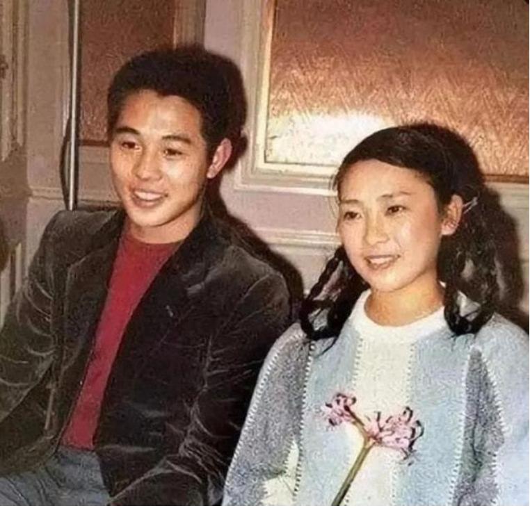 李连杰和黄秋燕的女儿今何在,李连杰谈黄秋燕和利智