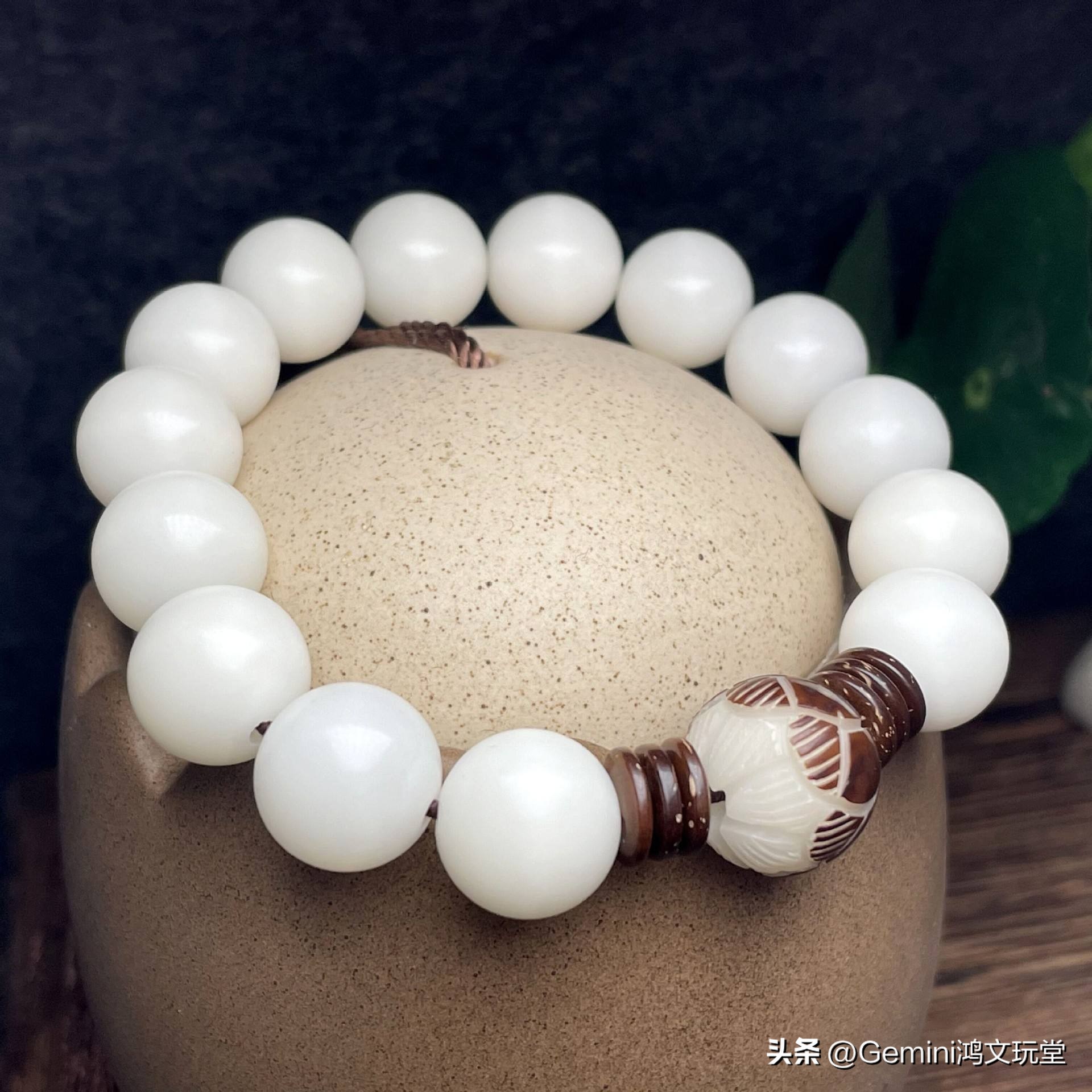 白玉菩提红色会不会变色,白玉菩提变色裂开怎么回事