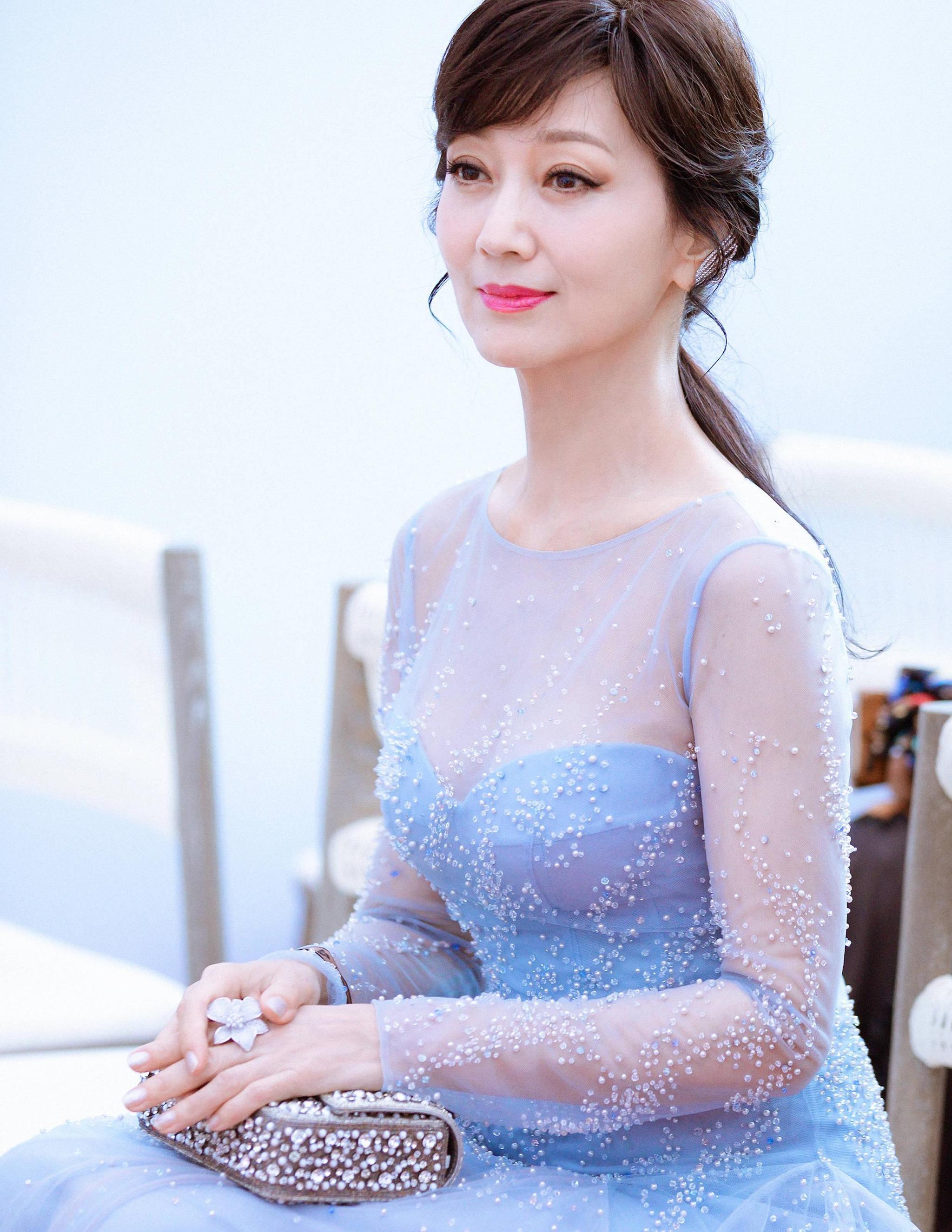 女明星扮嫩图片大全,扮嫩女明星年轻时