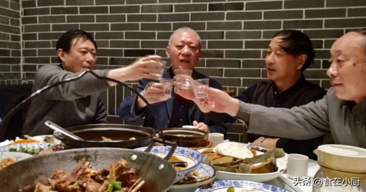 喝酒为什么不选五粮液都选茅台,对于不喝酒的人喝五粮液还是茅台