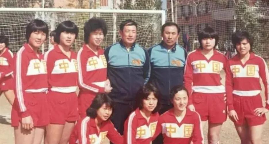 中国女足现任主帅是谁,中国女足历届主教练