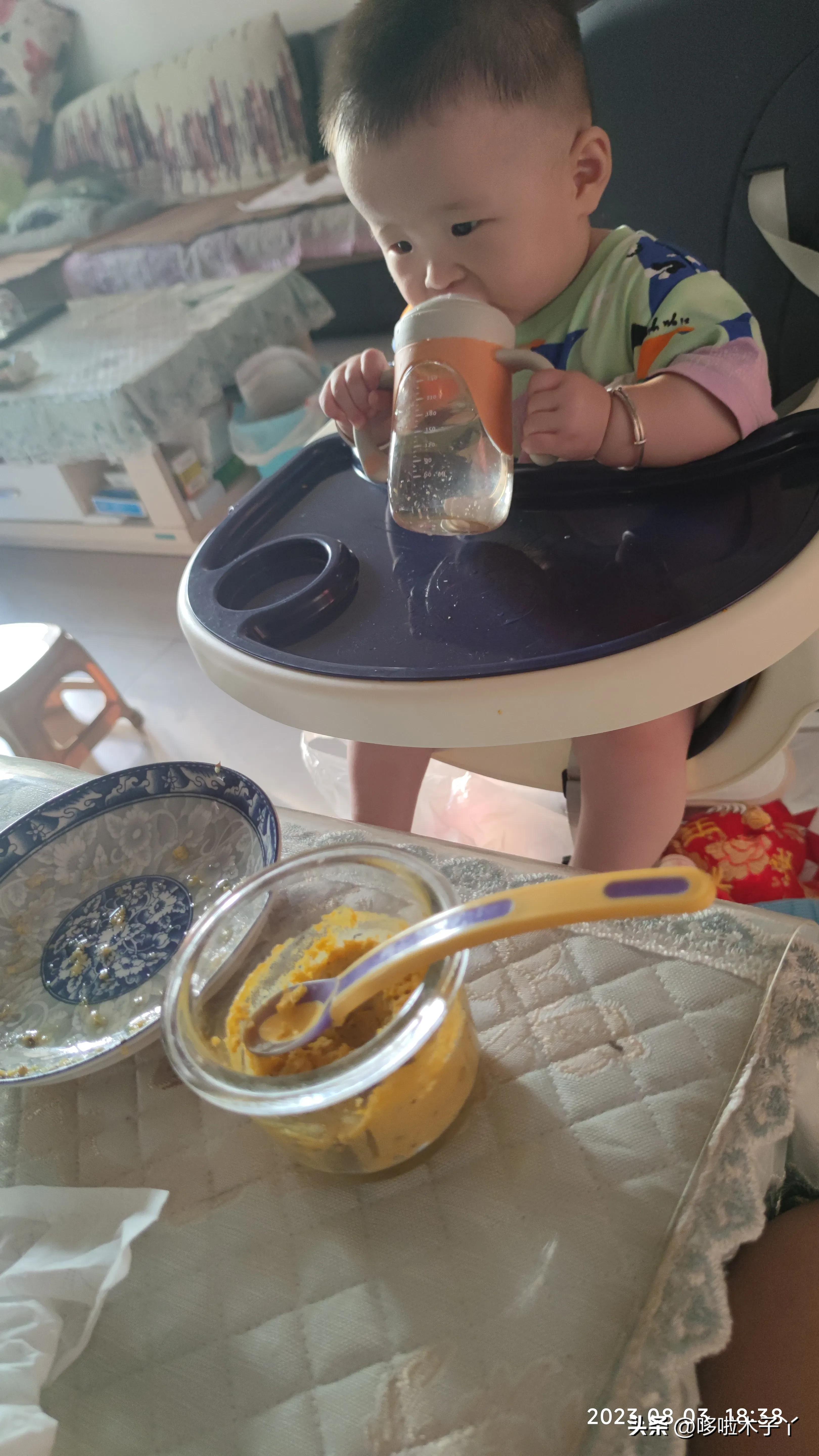 不爱喝水的宝宝看过来,一岁多宝宝不爱喝水怎么办