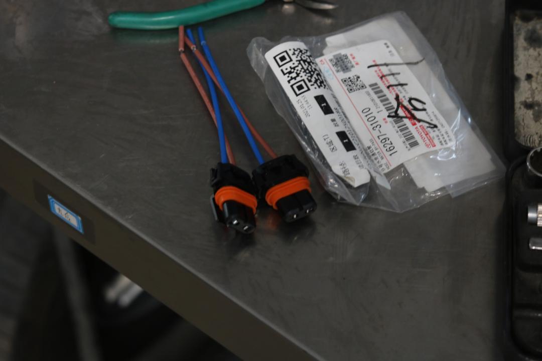 皇冠3.0经典老车翻新复活视频,13代皇冠全车翻新泉州地区