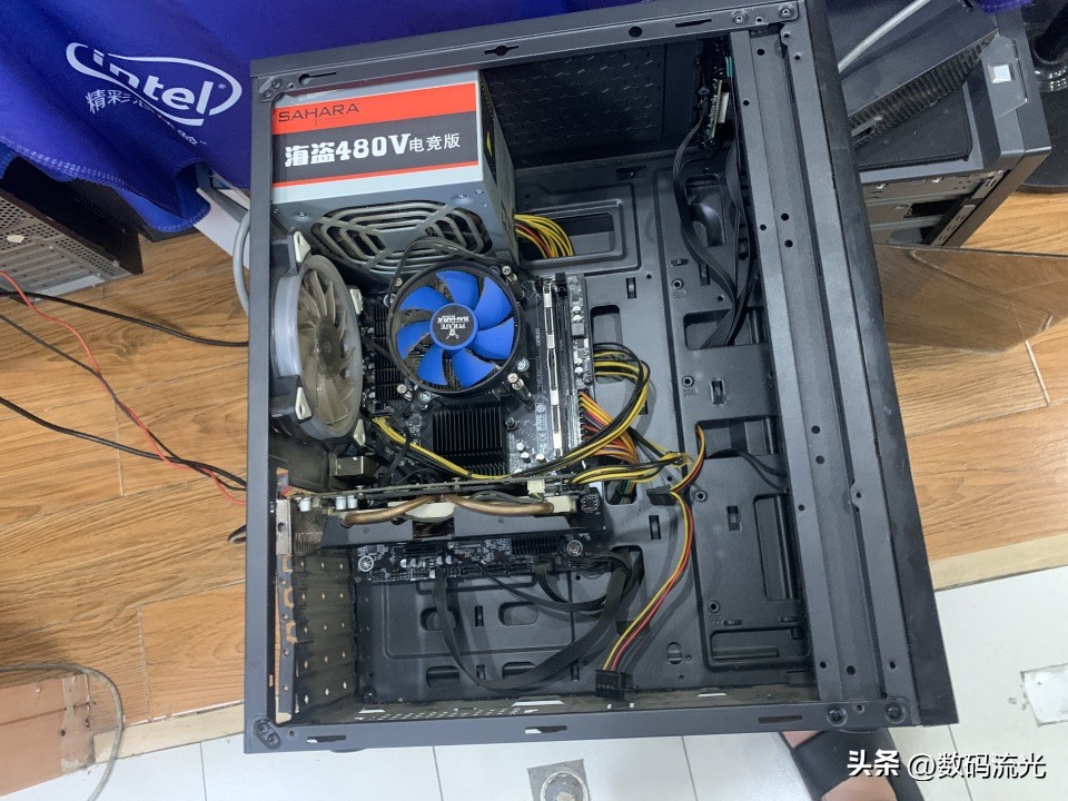 电脑开机一切正常但是屏幕没信号,电脑开机显示vga没信号怎么解决