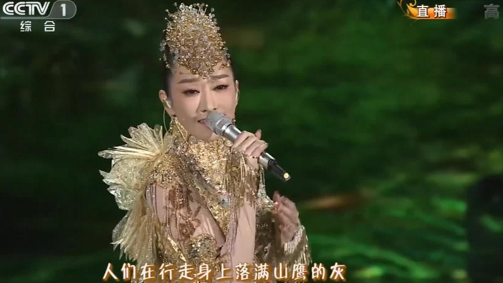 萨顶顶假唱话筒拿反是哪年,萨顶顶假唱话筒拿反作何回应