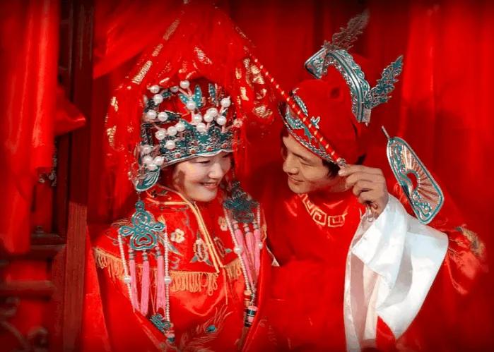 过年为什么要穿红色,过年为什么不能穿红衣服