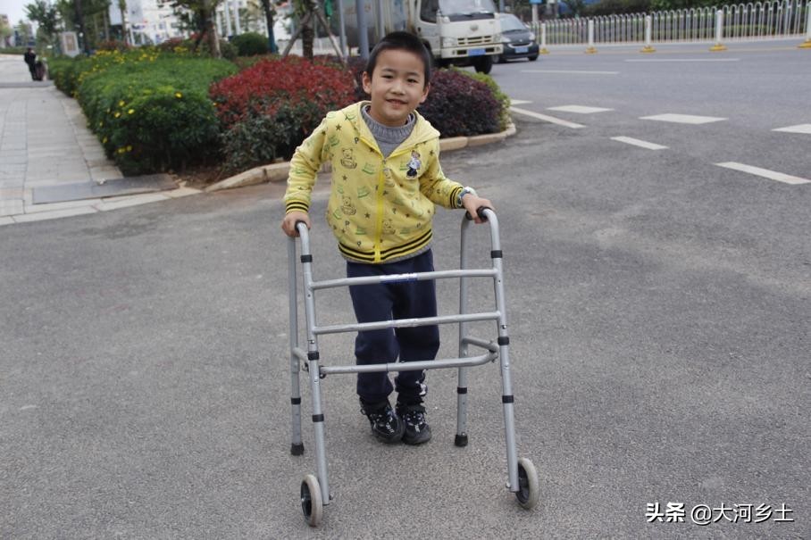 “孩子我来带!”外孙重病无力治疗,农村外公挺身而出撑起一片天