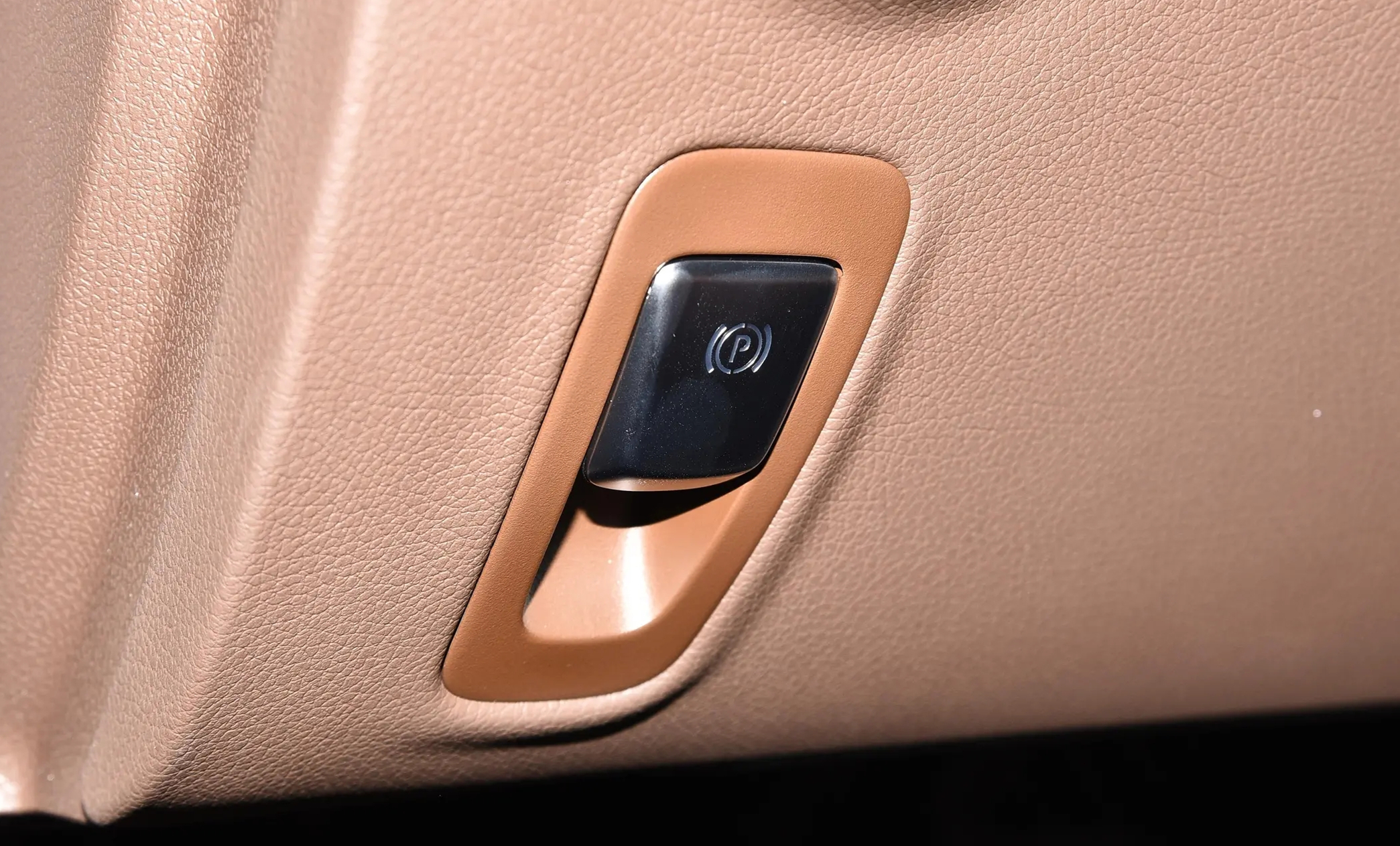 奔驰e级2024款高配和低配价格,奔驰e级2024款公布售价最低配落地