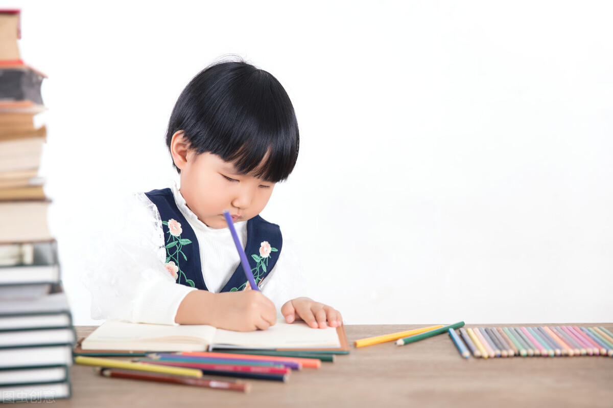 孩子在学校喜欢嬉戏打闹,对于班上孩子追逐打闹怎么办呢