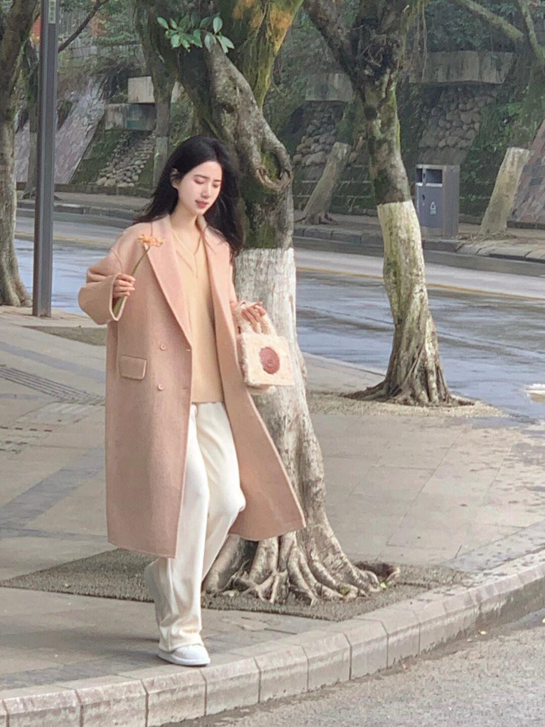 冬天穿什么大衣比较好看20岁,大衣穿搭怎么拍出韩剧女主的感觉