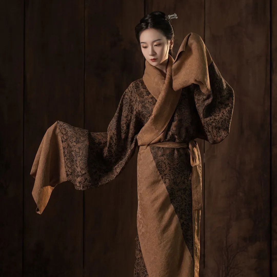 男子穿汉服被大爷纠正,男子穿汉服惊呆人民