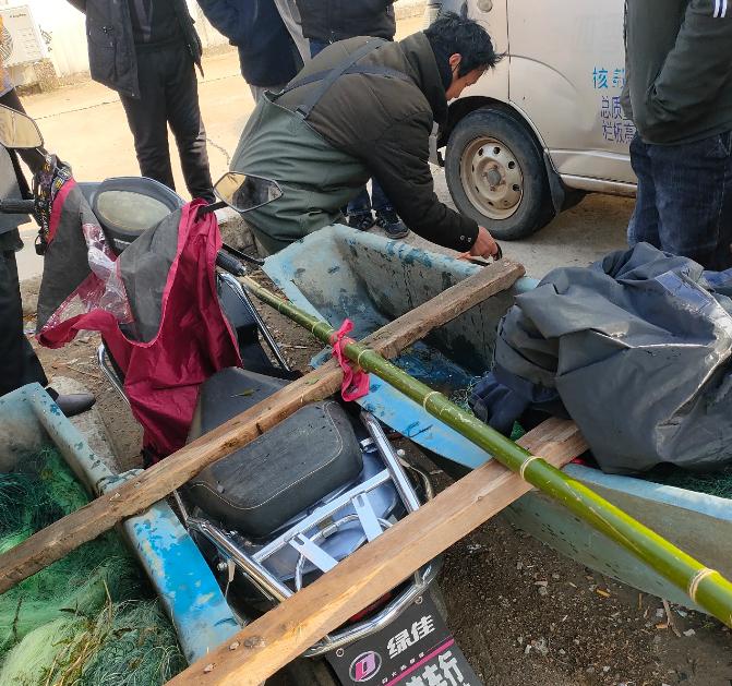 老婆从菜市场买回鱼,农贸市场野生鲫鱼