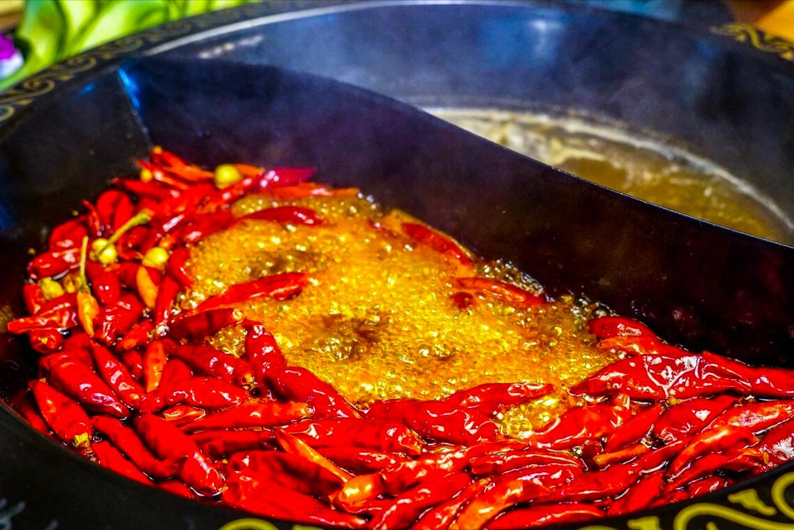 开火锅店什么火锅才火爆,自助火锅好还是自己开火锅店好