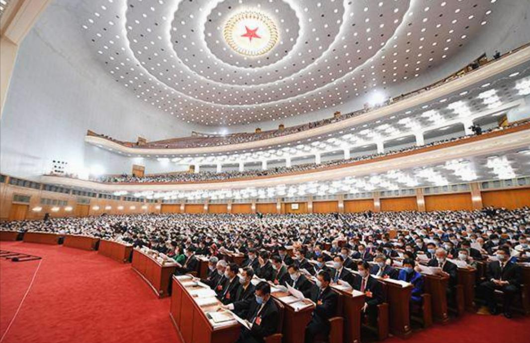 59年，人民大会堂竣工，毛主席看到穹顶后会心一笑：这谁的主意？