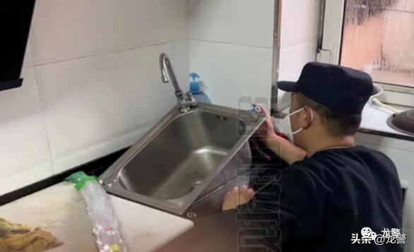 抗疫先锋民警化身押运员,抗疫一线为民服务