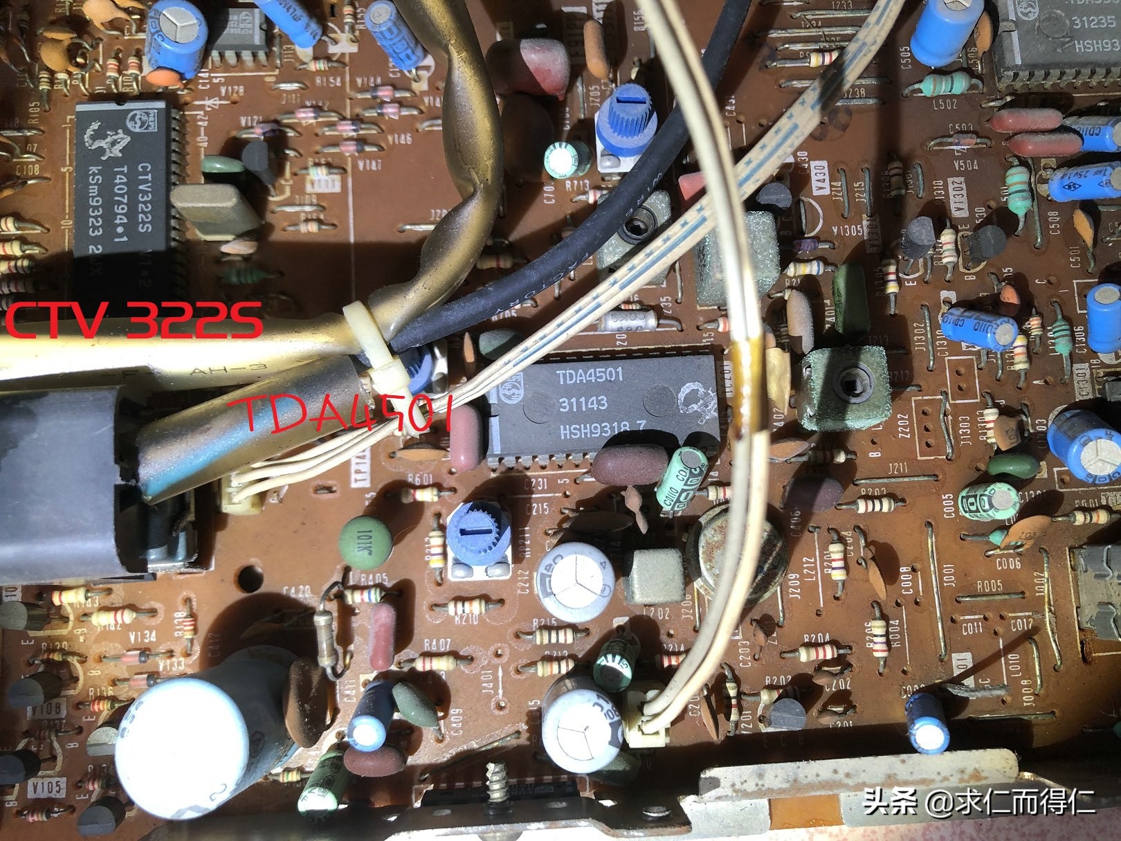 一台老古董电视机,20多年的古董电视换上新电视