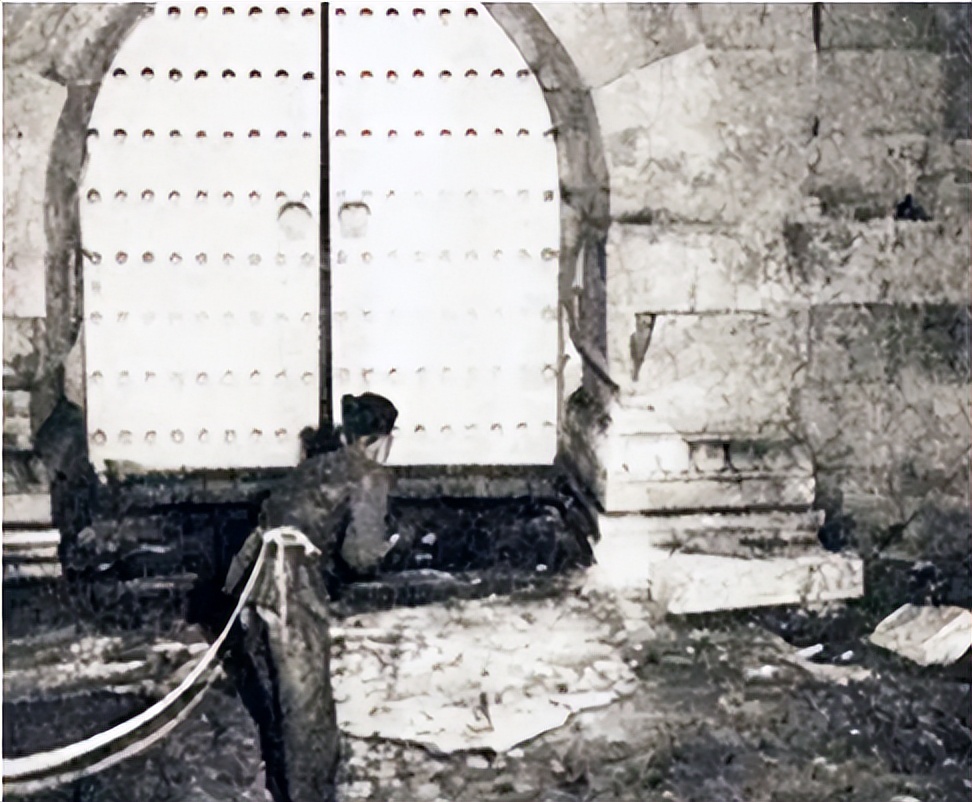 郭沫若打开定陵后诡异事件,郭沫若定陵发生的怪事