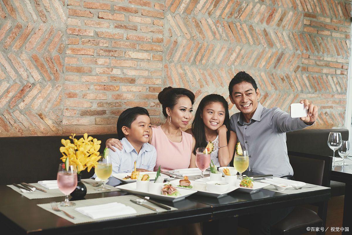 多年不联系的同学办聚会，我临时有事没去成，后来庆幸：还好没去