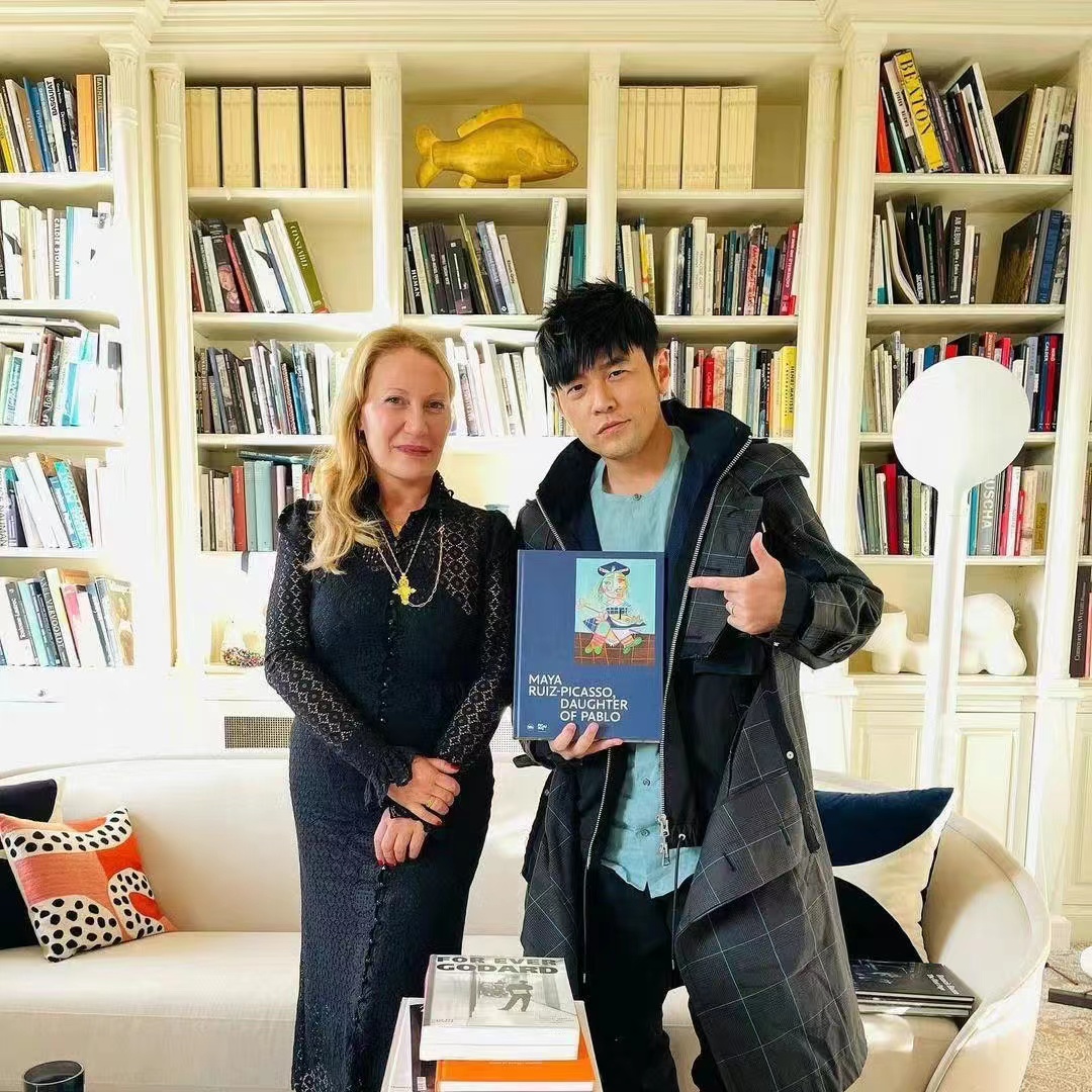 周杰伦时装秀状态,周杰伦巴黎时装周看秀造型