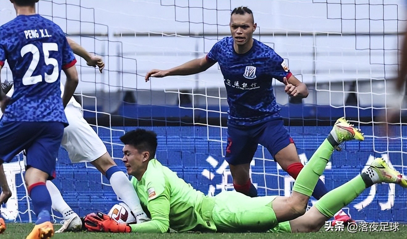 一拳毁掉自己前途！中超最冲动门将诞生！国家队资格和主力都悬了
